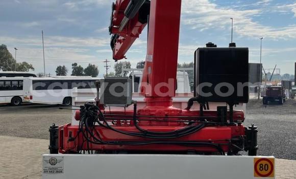 Nunua Ilio tumika Nissan UD Nyeupe Lori ndani ya Livingstone nchini Zambia Nunua Ilio tumika Nissan UD Nyeupe Lori ndani ya Livingstone nchini Zambia