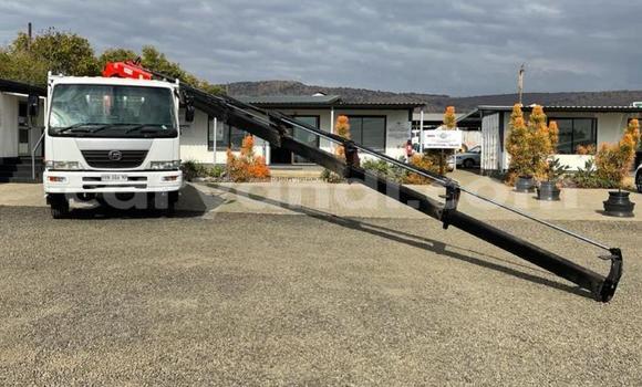 Nunua Ilio tumika Nissan UD Nyeupe Lori ndani ya Livingstone nchini Zambia Nunua Ilio tumika Nissan UD Nyeupe Lori ndani ya Livingstone nchini Zambia