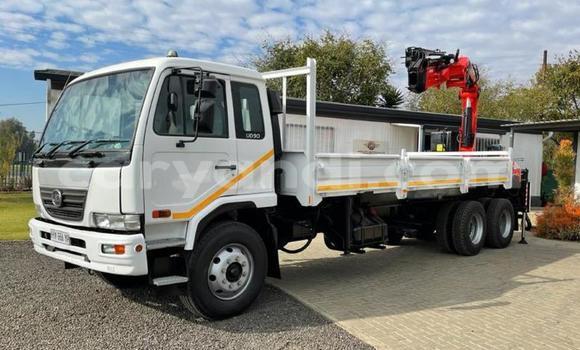 Nunua Ilio tumika Nissan UD Nyeupe Lori ndani ya Livingstone nchini Zambia Nunua Ilio tumika Nissan UD Nyeupe Lori ndani ya Livingstone nchini Zambia