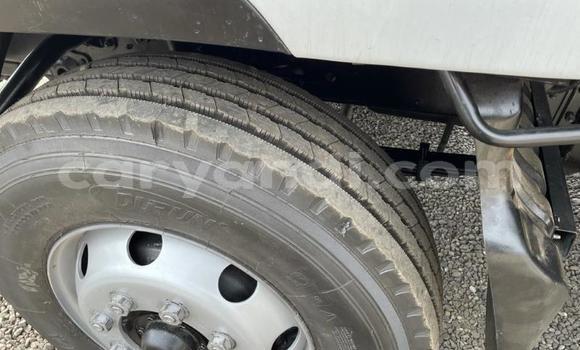 Nunua Ilio tumika Nissan UD Nyeupe Lori ndani ya Livingstone nchini Zambia Nunua Ilio tumika Nissan UD Nyeupe Lori ndani ya Livingstone nchini Zambia