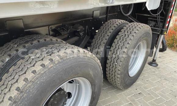 Nunua Ilio tumika Nissan UD Nyeupe Lori ndani ya Livingstone nchini Zambia Nunua Ilio tumika Nissan UD Nyeupe Lori ndani ya Livingstone nchini Zambia