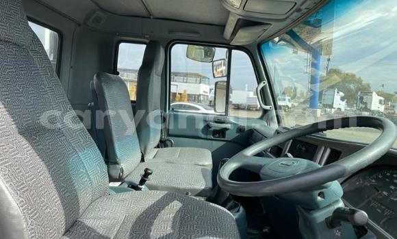 Nunua Ilio tumika Nissan UD Nyeupe Lori ndani ya Livingstone nchini Zambia Nunua Ilio tumika Nissan UD Nyeupe Lori ndani ya Livingstone nchini Zambia