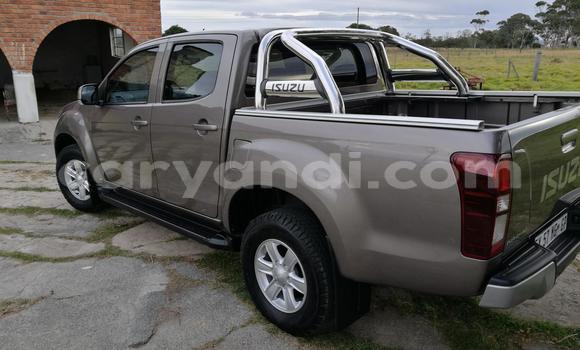 Acheter Occasion Voiture Isuzu KB Marron à Chilanga, Lusaka Acheter Occasion Voiture Isuzu KB Marron à Chilanga, Lusaka