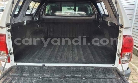 Nunua Ilio tumika Toyota Hilux Nyeupe Gari ndani ya Kalulushi nchini Copperbelt Nunua Ilio tumika Toyota Hilux Nyeupe Gari ndani ya Kalulushi nchini Copperbelt