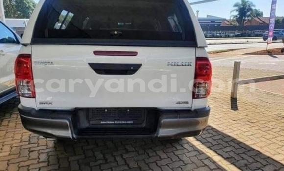 Nunua Ilio tumika Toyota Hilux Nyeupe Gari ndani ya Kalulushi nchini Copperbelt Nunua Ilio tumika Toyota Hilux Nyeupe Gari ndani ya Kalulushi nchini Copperbelt