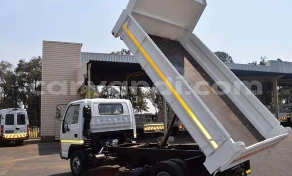 Acheter Occasion Utilitaire Isuzu FTR 850 Blanc à Chililabombwe, Copperbelt Acheter Occasion Utilitaire Isuzu FTR 850 Blanc à Chililabombwe, Copperbelt