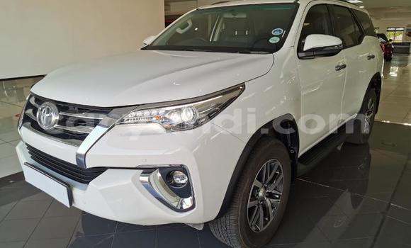 Acheter Occasion Voiture Toyota Fortuner Blanc à Chipata, Zambie Acheter Occasion Voiture Toyota Fortuner Blanc à Chipata, Zambie