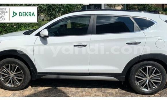 Buy Used Hyundai Tucson White Car in Livingstone in Zambia Buy Used Hyundai Tucson White Car in Livingstone in Zambia