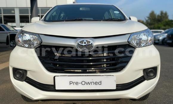 Buy Used Toyota Avanza White Car in Kalomo in Southern