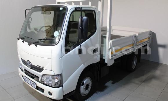 Nunua Ilio tumika Toyota Dyna Nyeupe Lori ndani ya Kaoma nchini Magharibi Nunua Ilio tumika Toyota Dyna Nyeupe Lori ndani ya Kaoma nchini Magharibi