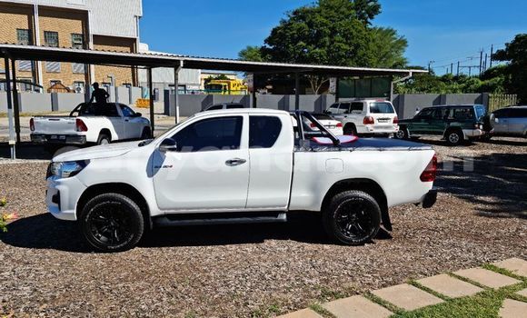 Acheter Occasion Voiture Toyota Hilux Blanc à Livingstone, Zambie Acheter Occasion Voiture Toyota Hilux Blanc à Livingstone, Zambie