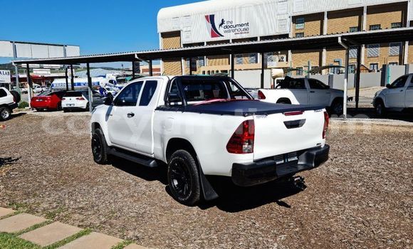 Acheter Occasion Voiture Toyota Hilux Blanc à Livingstone, Zambie Acheter Occasion Voiture Toyota Hilux Blanc à Livingstone, Zambie