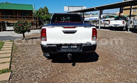 Acheter Occasion Voiture Toyota Hilux Blanc à Livingstone, Zambie Acheter Occasion Voiture Toyota Hilux Blanc à Livingstone, Zambie