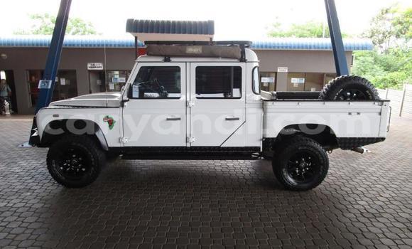 Buy Used Land Rover Defender White Car in Chingola in Zambia Buy Used Land Rover Defender White Car in Chingola in Zambia