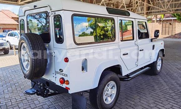 Buy Used Land Rover Defender White Car in Chingola in Zambia Buy Used Land Rover Defender White Car in Chingola in Zambia
