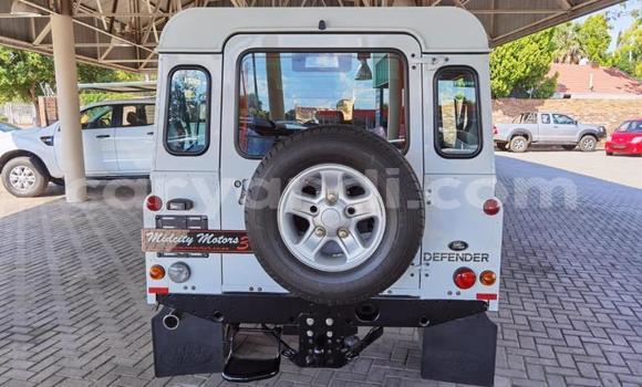 Buy Used Land Rover Defender White Car in Chingola in Zambia Buy Used Land Rover Defender White Car in Chingola in Zambia