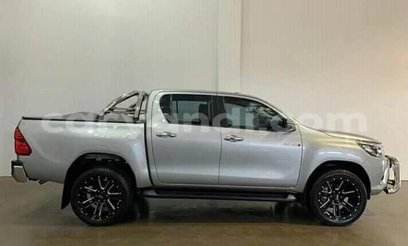 Acheter Occasion Voiture Toyota Hilux Gris à Livingstone, Zambie Acheter Occasion Voiture Toyota Hilux Gris à Livingstone, Zambie