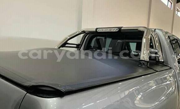 Acheter Occasion Voiture Toyota Hilux Gris à Livingstone, Zambie Acheter Occasion Voiture Toyota Hilux Gris à Livingstone, Zambie