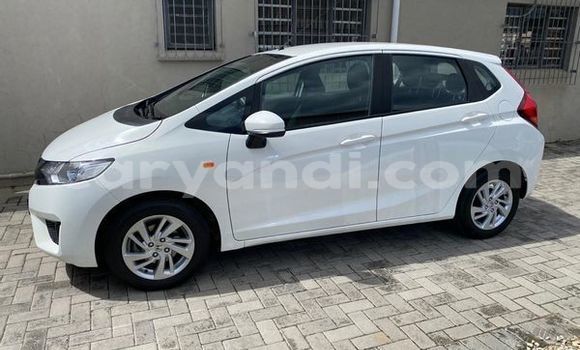 Acheter Occasion Voiture Honda Jazz Blanc à Livingstone, Zambie Acheter Occasion Voiture Honda Jazz Blanc à Livingstone, Zambie