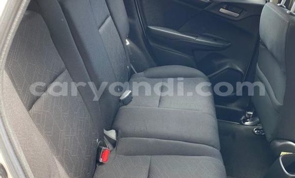 Acheter Occasion Voiture Honda Jazz Blanc à Livingstone, Zambie Acheter Occasion Voiture Honda Jazz Blanc à Livingstone, Zambie