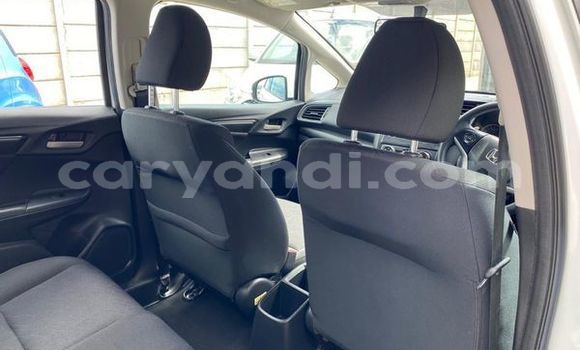 Acheter Occasion Voiture Honda Jazz Blanc à Livingstone, Zambie Acheter Occasion Voiture Honda Jazz Blanc à Livingstone, Zambie