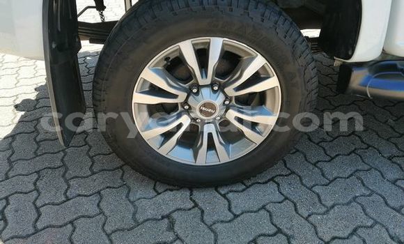 Acheter Occasion Voiture Isuzu KB Blanc à Livingstone, Zambie Acheter Occasion Voiture Isuzu KB Blanc à Livingstone, Zambie