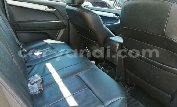 Acheter Occasion Voiture Isuzu KB Blanc à Livingstone, Zambie Acheter Occasion Voiture Isuzu KB Blanc à Livingstone, Zambie