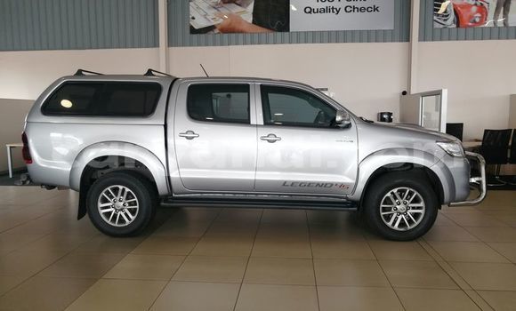 Acheter Occasion Voiture Toyota Hilux Gris à Livingstone, Zambie Acheter Occasion Voiture Toyota Hilux Gris à Livingstone, Zambie