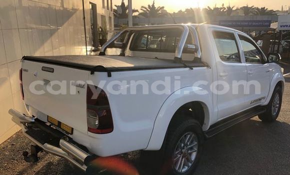 Nunua Ilio tumika Toyota Hilux Nyeupe Gari ndani ya Lusaka nchini Zambia Nunua Ilio tumika Toyota Hilux Nyeupe Gari ndani ya Lusaka nchini Zambia