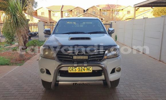 Acheter Occasion Voiture Toyota Hilux Blanc à Lusaka, Zambie
