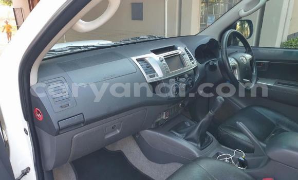 Acheter Occasion Voiture Toyota Hilux Blanc à Lusaka, Zambie Acheter Occasion Voiture Toyota Hilux Blanc à Lusaka, Zambie