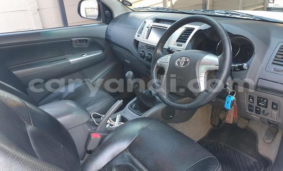 Acheter Occasion Voiture Toyota Hilux Blanc à Lusaka, Zambie Acheter Occasion Voiture Toyota Hilux Blanc à Lusaka, Zambie