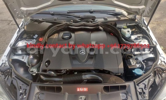 Acheter Occasion Voiture Mercedes-Benz C-Classe Gris à Lusaka, Zambie Acheter Occasion Voiture Mercedes-Benz C-Classe Gris à Lusaka, Zambie