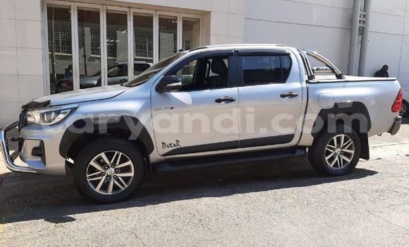 Nunua Ilio tumika Toyota Hilux Fedha Gari ndani ya Livingstone nchini Zambia Nunua Ilio tumika Toyota Hilux Fedha Gari ndani ya Livingstone nchini Zambia