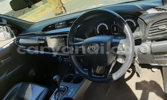 Nunua Ilio tumika Toyota Hilux Fedha Gari ndani ya Livingstone nchini Zambia Nunua Ilio tumika Toyota Hilux Fedha Gari ndani ya Livingstone nchini Zambia