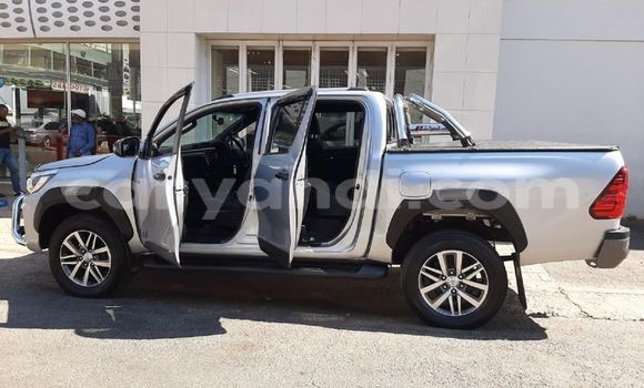 Nunua Ilio tumika Toyota Hilux Fedha Gari ndani ya Livingstone nchini Zambia Nunua Ilio tumika Toyota Hilux Fedha Gari ndani ya Livingstone nchini Zambia