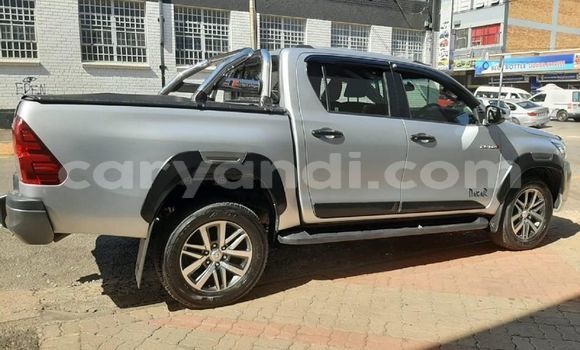 Nunua Ilio tumika Toyota Hilux Fedha Gari ndani ya Livingstone nchini Zambia Nunua Ilio tumika Toyota Hilux Fedha Gari ndani ya Livingstone nchini Zambia