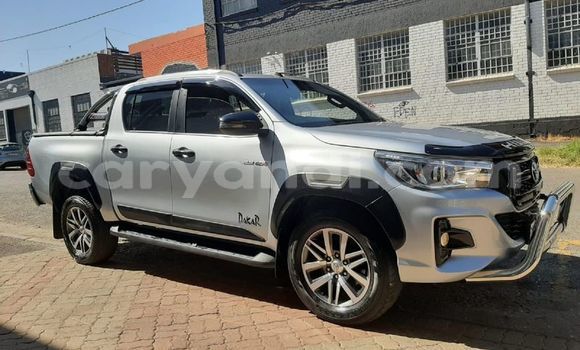 Nunua Ilio tumika Toyota Hilux Fedha Gari ndani ya Livingstone nchini Zambia Nunua Ilio tumika Toyota Hilux Fedha Gari ndani ya Livingstone nchini Zambia
