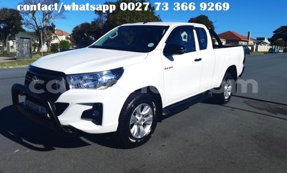 Acheter Occasion Voiture Toyota Hilux Blanc à Livingstone, Zambie
