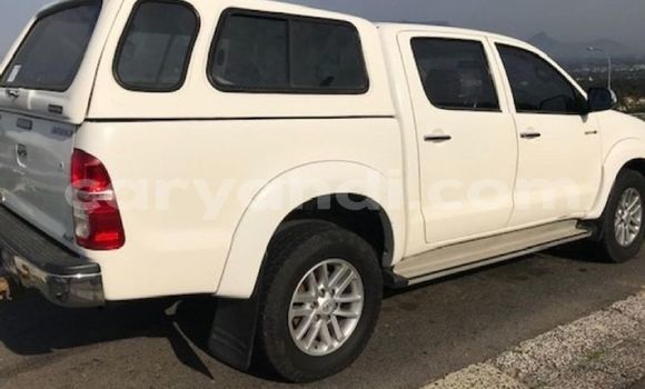 Acheter Occasion Voiture Toyota Hilux Blanc à Livingstone, Zambie Acheter Occasion Voiture Toyota Hilux Blanc à Livingstone, Zambie