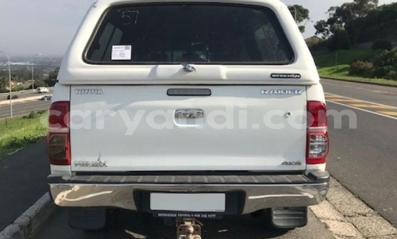 Acheter Occasion Voiture Toyota Hilux Blanc à Livingstone, Zambie Acheter Occasion Voiture Toyota Hilux Blanc à Livingstone, Zambie