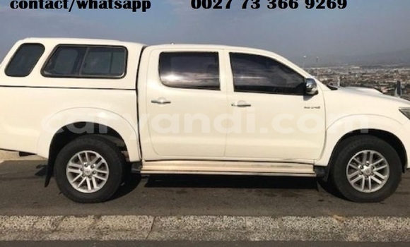Acheter Occasion Voiture Toyota Hilux Blanc à Livingstone, Zambie Acheter Occasion Voiture Toyota Hilux Blanc à Livingstone, Zambie