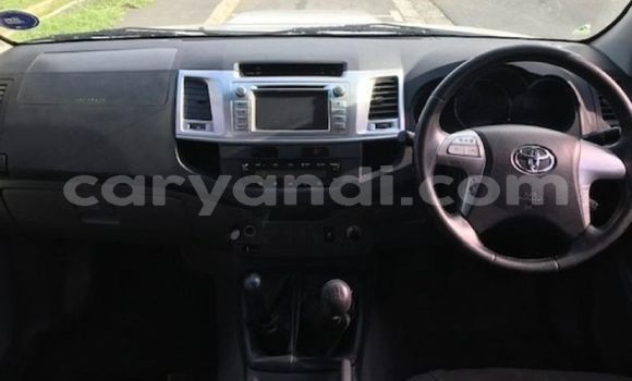 Acheter Occasion Voiture Toyota Hilux Blanc à Livingstone, Zambie Acheter Occasion Voiture Toyota Hilux Blanc à Livingstone, Zambie