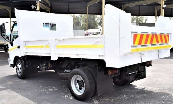 Buy Used Hino 300 Series White Truck in Chipata in Zambia