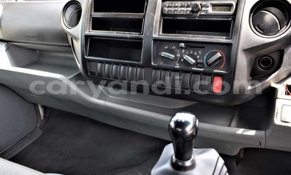 Acheter Occasion Utilitaire Hino 300 Series Blanc à Chipata, Zambie Acheter Occasion Utilitaire Hino 300 Series Blanc à Chipata, Zambie