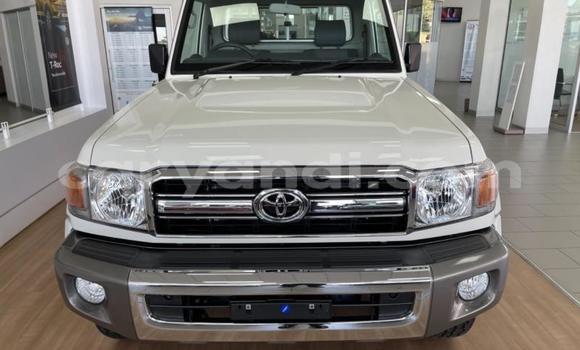 Nunua Ilio tumika Toyota Land Cruiser Fedha Gari ndani ya Chililabombwe nchini Copperbelt