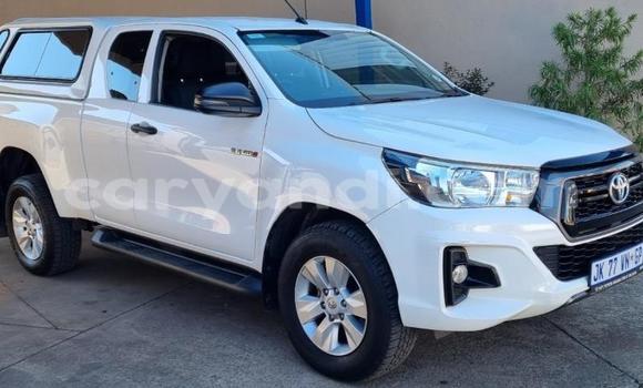 Nunua Ilio tumika Toyota Hilux Nyeupe Gari ndani ya Livingstone nchini Zambia