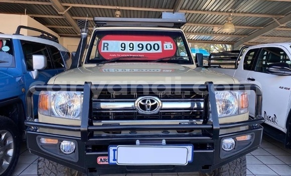 Nunua Ilio tumika Toyota Land Cruiser Beige Gari ndani ya Livingstone nchini Zambia