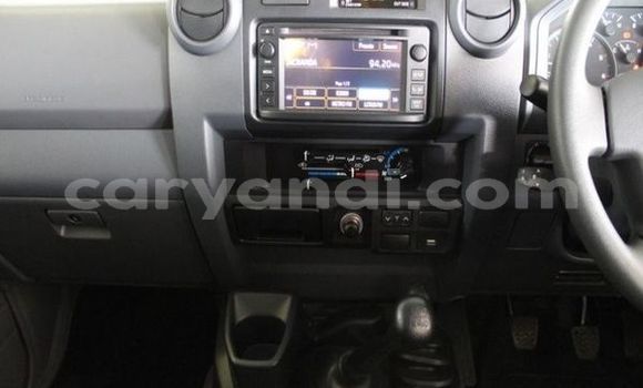 Nunua Ilio tumika Toyota Land Cruiser Brown Gari ndani ya Livingstone nchini Zambia Nunua Ilio tumika Toyota Land Cruiser Brown Gari ndani ya Livingstone nchini Zambia