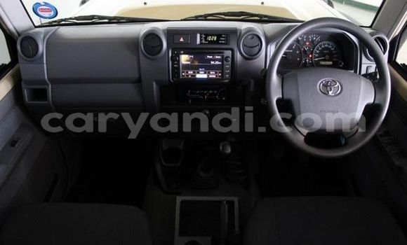Nunua Ilio tumika Toyota Land Cruiser Brown Gari ndani ya Livingstone nchini Zambia Nunua Ilio tumika Toyota Land Cruiser Brown Gari ndani ya Livingstone nchini Zambia